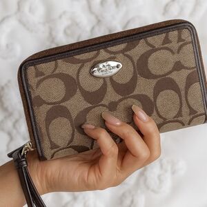 Coach 🤎 Brown Classic Signature Double Zip Around Wallet NWOT